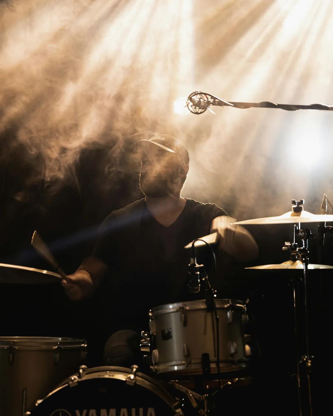 Fotografia ilustrativa da prática musical de bateria